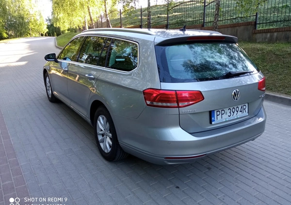 Volkswagen Passat cena 41900 przebieg: 297300, rok produkcji 2017 z Piła małe 254